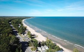 Beach Club Of Oscoda Garden Cottage On The Lake